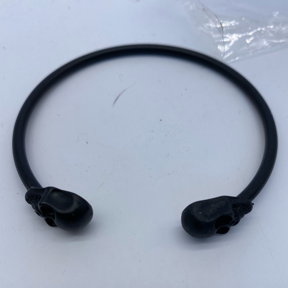 Black skull bracelet
